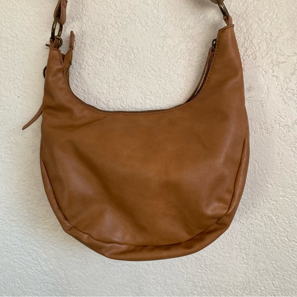 Frye and Co. Core Saddle Crossbody Bag in Cognac - Picture 5 of 9